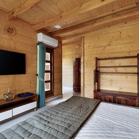 The Pine Loft Villa Bangalore Bagian luar foto