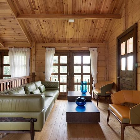 The Pine Loft Villa Bangalore Bagian luar foto