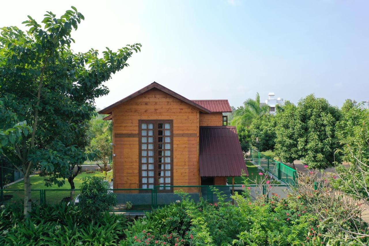 The Pine Loft Villa Bangalore Bagian luar foto