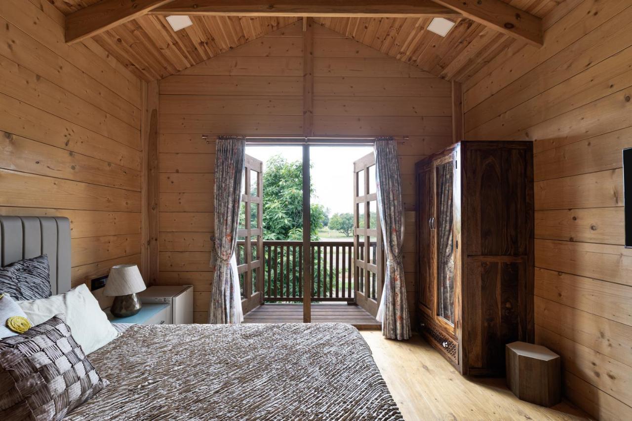 The Pine Loft Villa Bangalore Bagian luar foto